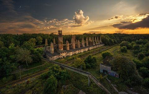Schachtofenbatterie von oben bei abendlicher Stimmung